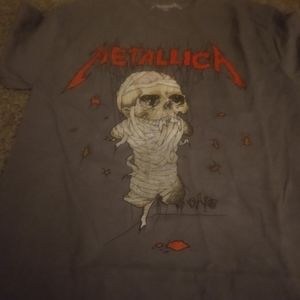 Medium Metallica shirt